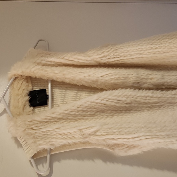 White faux fur vest - Picture 2 of 8